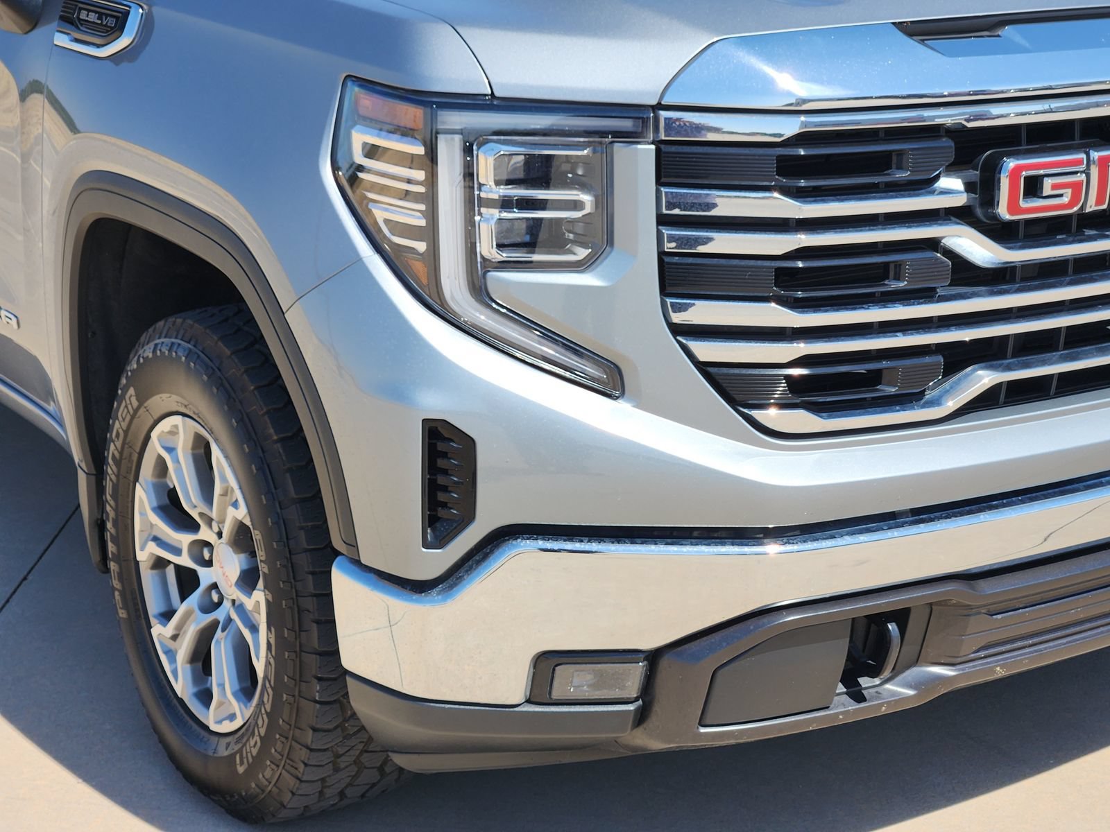 Used 2025 GMC Sierra 1500 SLT RWD image 10