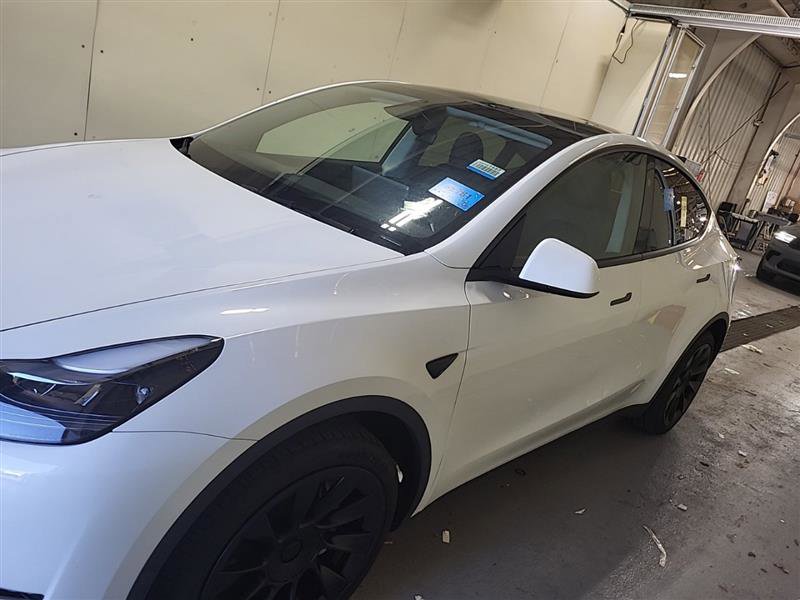 Used 2024 Tesla Model Y Long Range AWD/4WD image 3