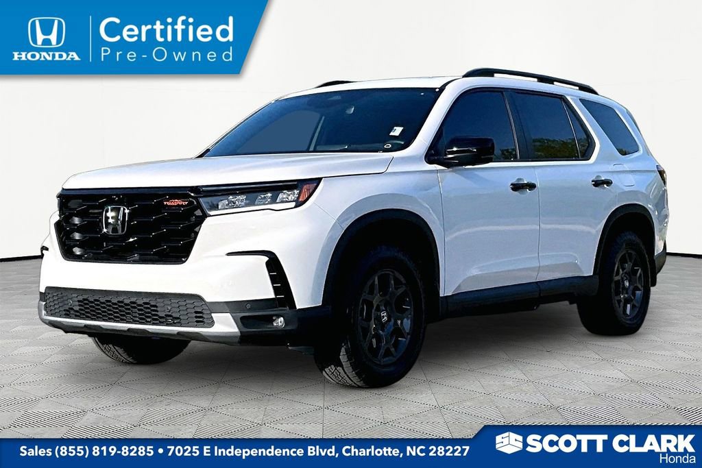 Certified 2025 Honda Pilot TrailSport image 3