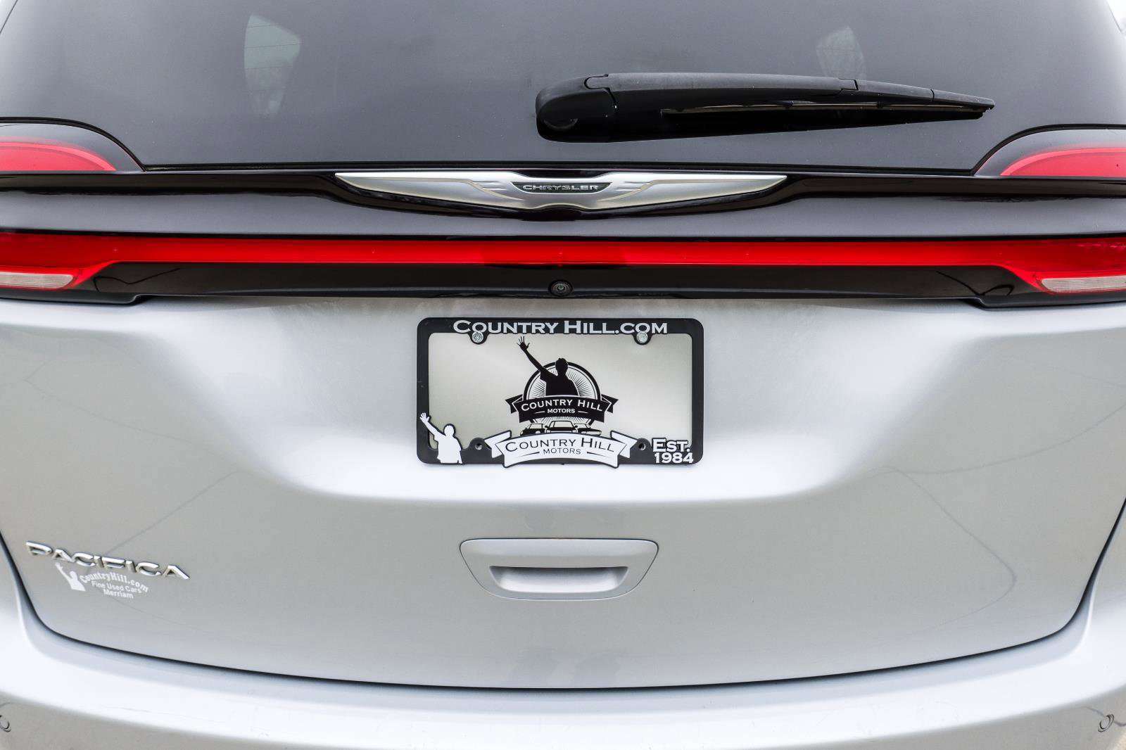 Used 2023 Chrysler Pacifica Touring-L FWD image 43