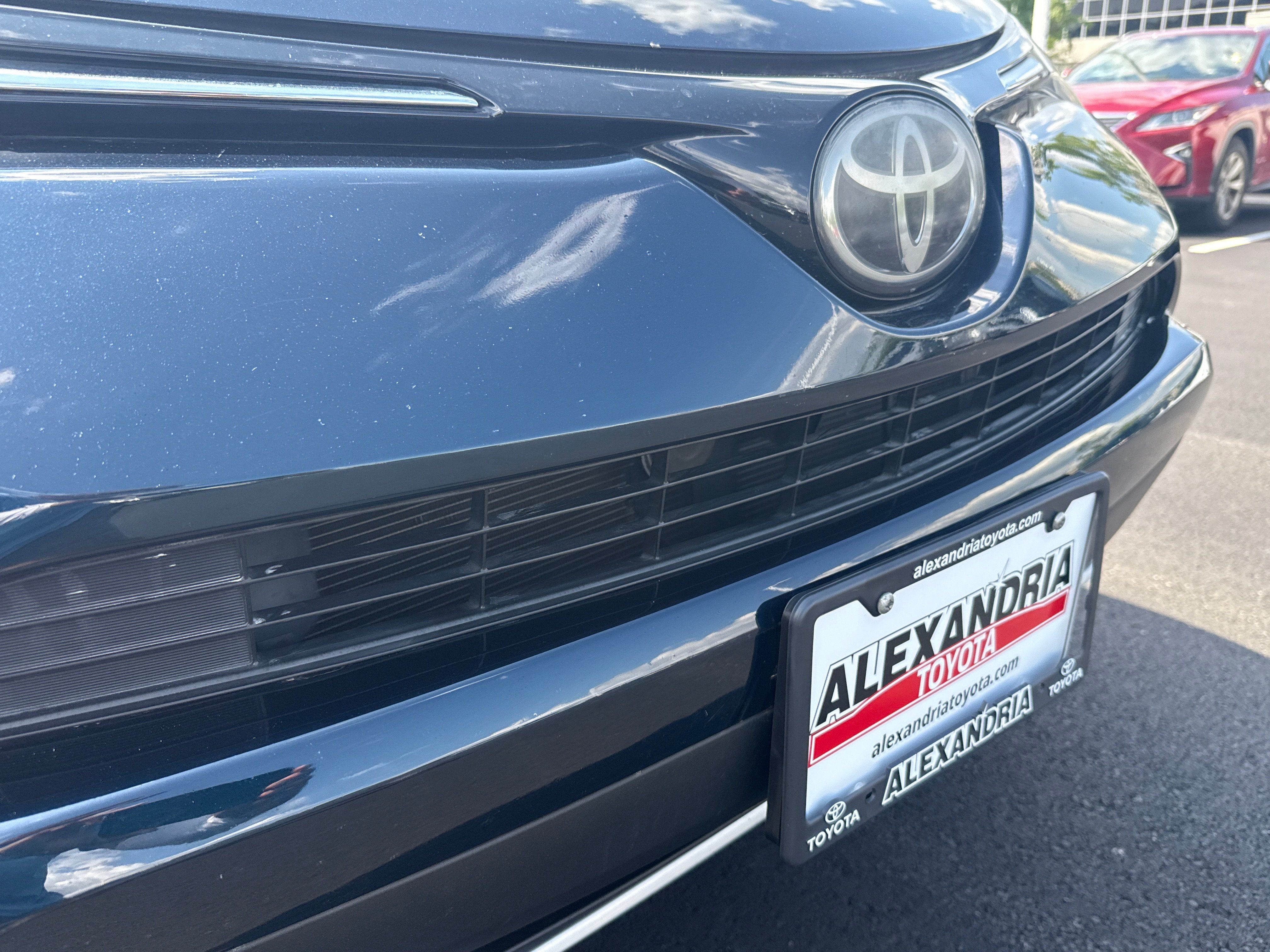 Used 2017 Toyota RAV4 XLE w/ Carpet Mat Package AWD/4WD image 24