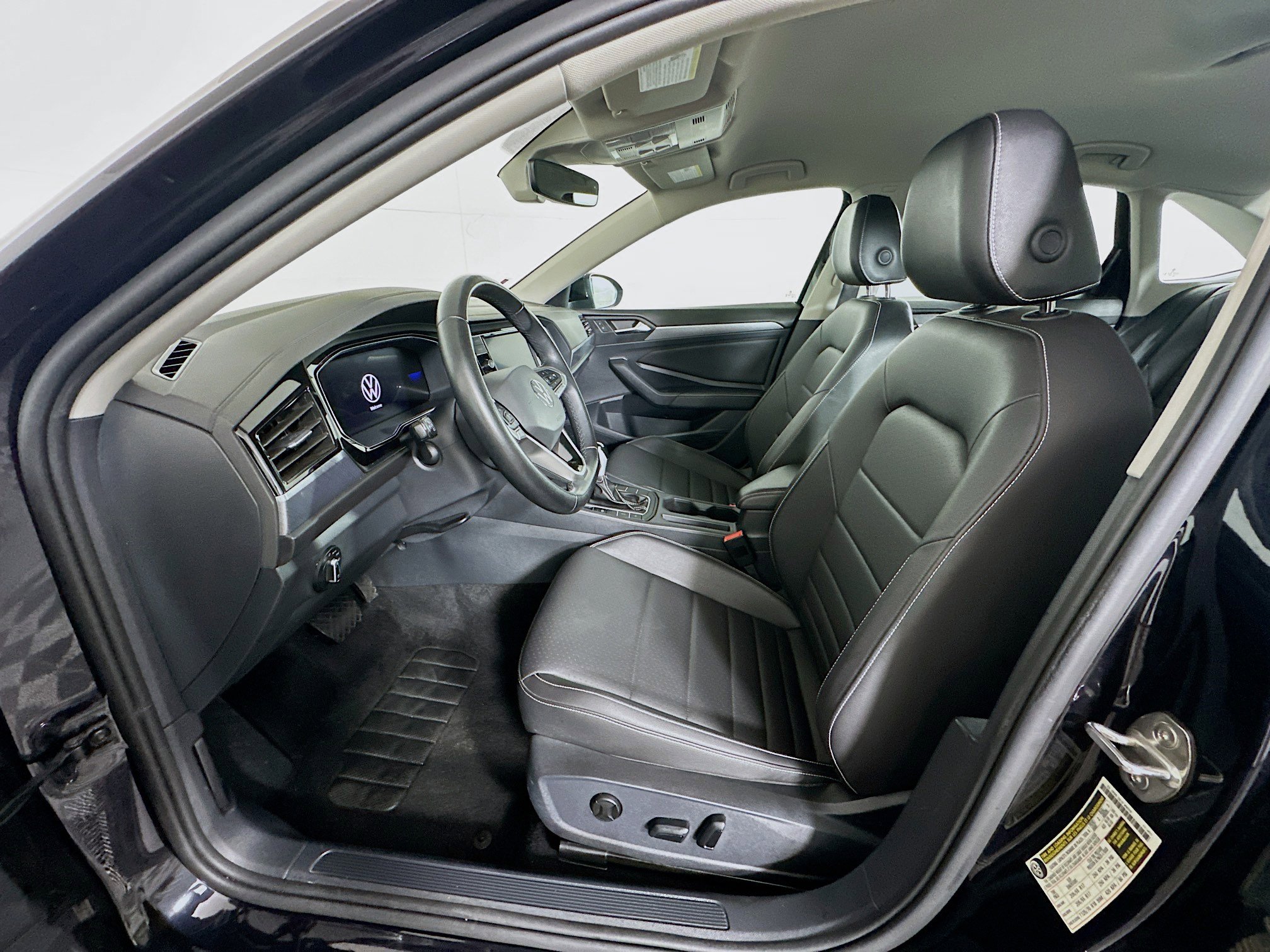 Used 2024 Volkswagen Jetta SE image 13