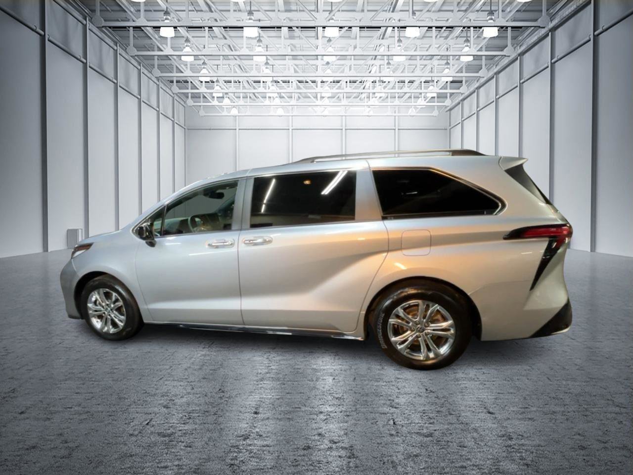 Certified 2022 Toyota Sienna XSE image 7