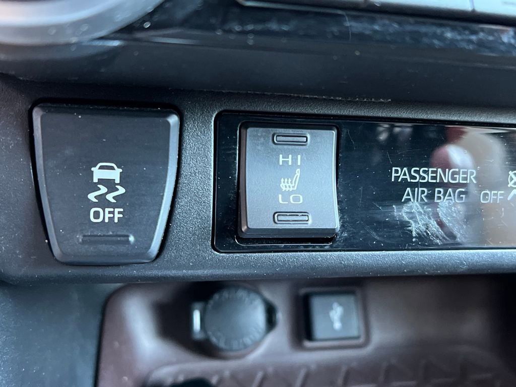 Used 2021 Toyota RAV4 Limited image 29