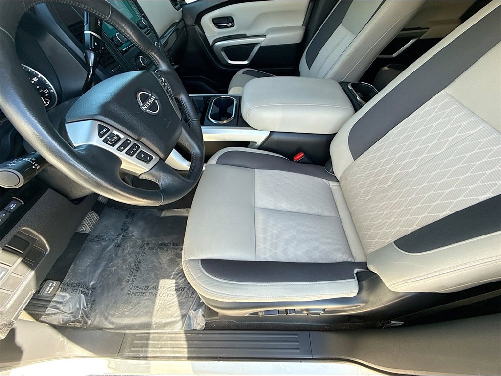 Used 2024 Nissan Titan SV w/ SV Convenience Package image 18