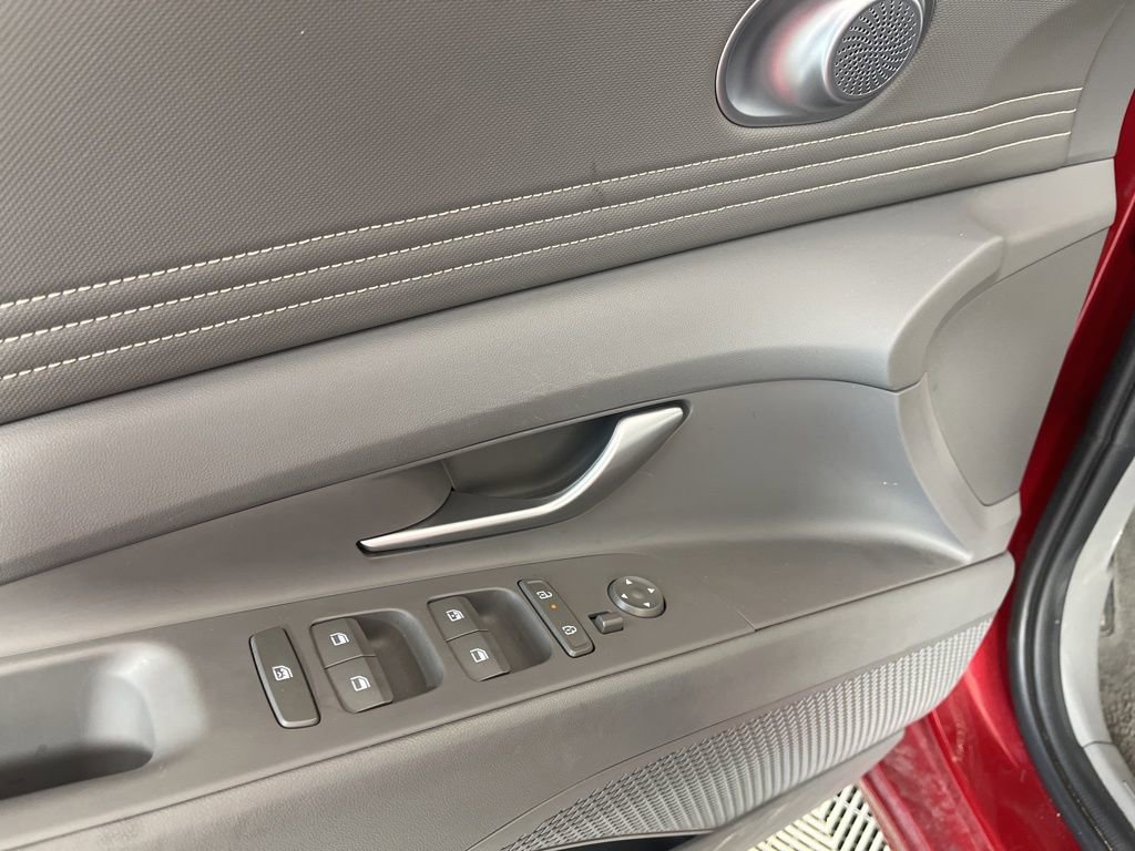 Used 2025 Hyundai Elantra SEL image 26