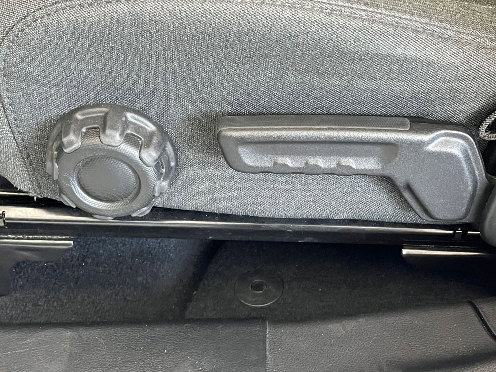 Used 2025 Jeep Wrangler Sahara image 23