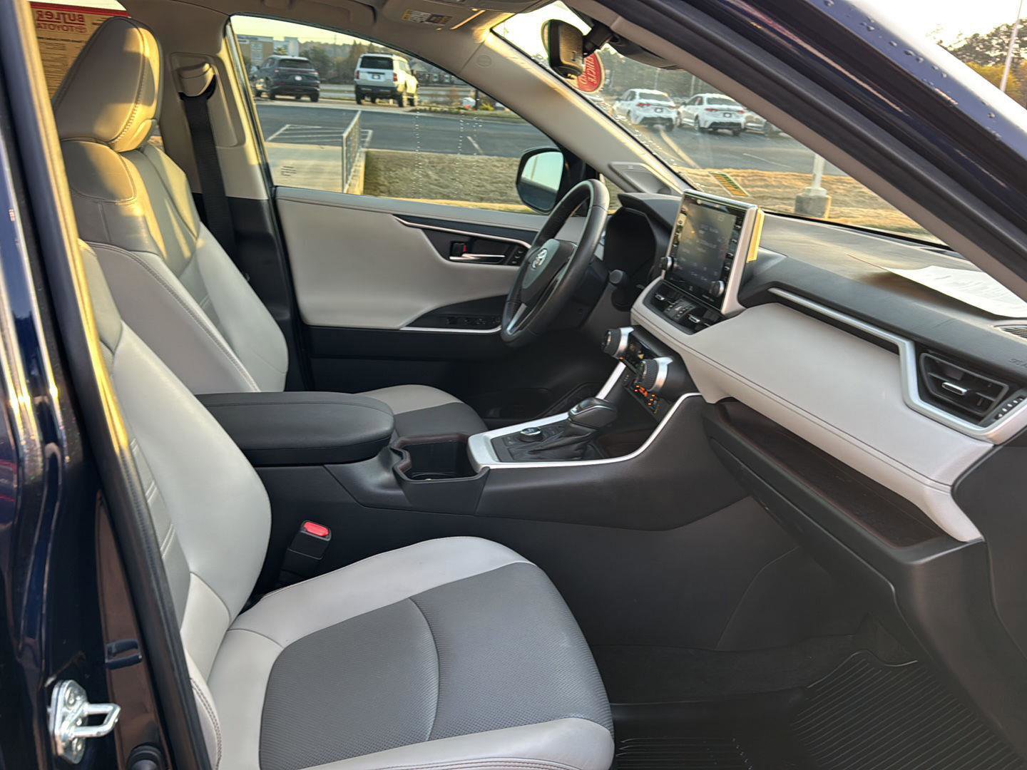 Used 2022 Toyota RAV4 Limited image 10