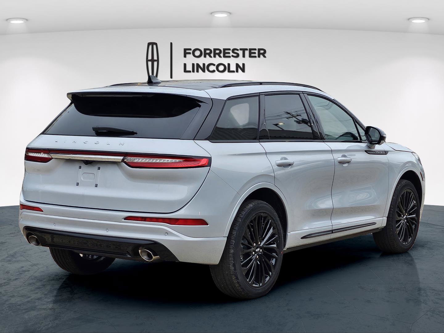 New 2026 Lincoln Corsair Reserve w/ Jet Appearance Package AWD/4WD image 3