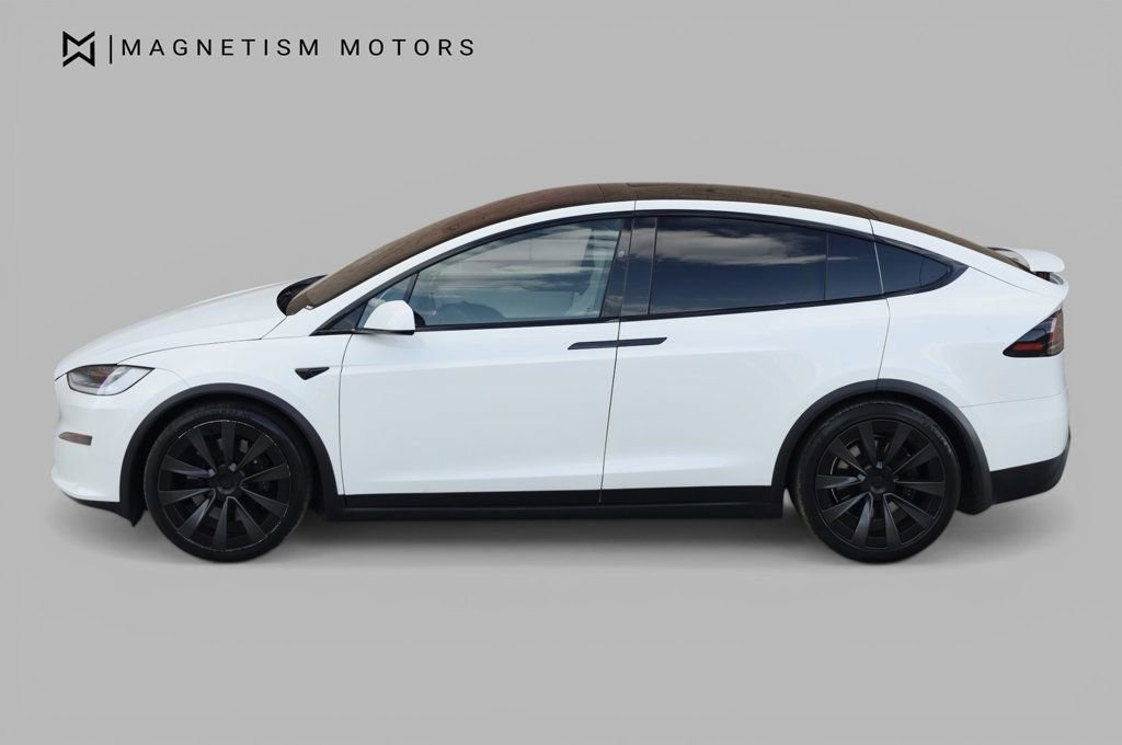 Used 2022 Tesla Model X Plaid image 2