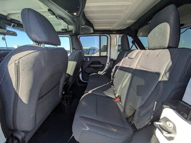 Used 2026 Jeep Wrangler Unlimited Sahara AWD/4WD image 12