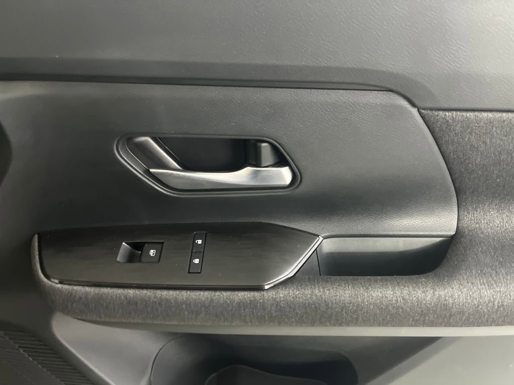 Used 2025 Nissan Kicks SV image 55