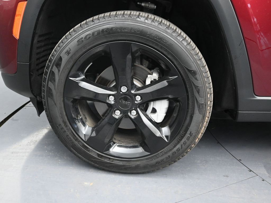 Used 2025 Jeep Grand Cherokee Limited w/ Black Appearance Package image 9