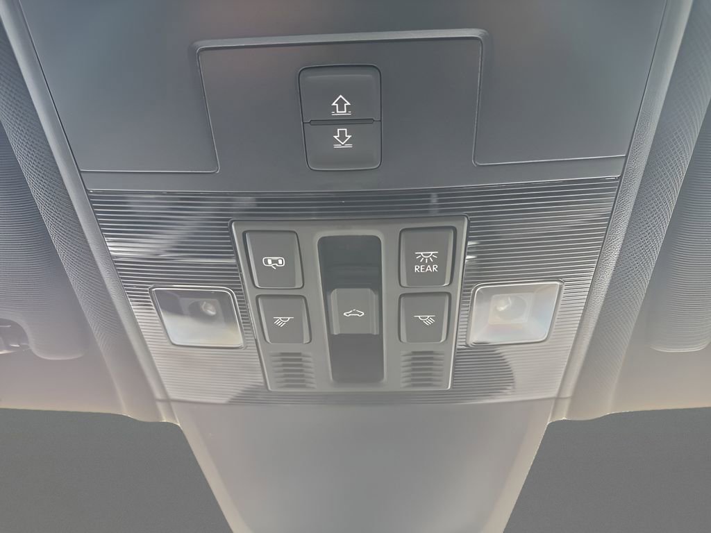 Used 2024 Volkswagen Tiguan SE R-Line AWD/4WD image 18