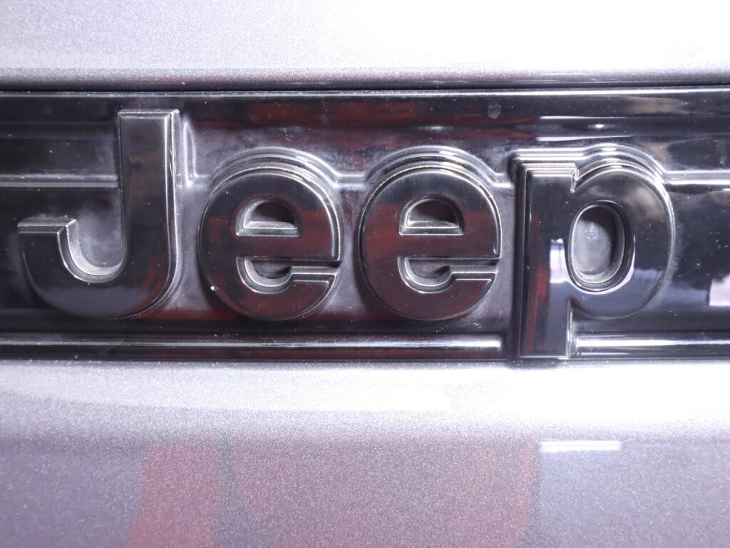 Used 2025 Jeep Grand Cherokee Limited w/ Luxury Tech Group II RWD image 37