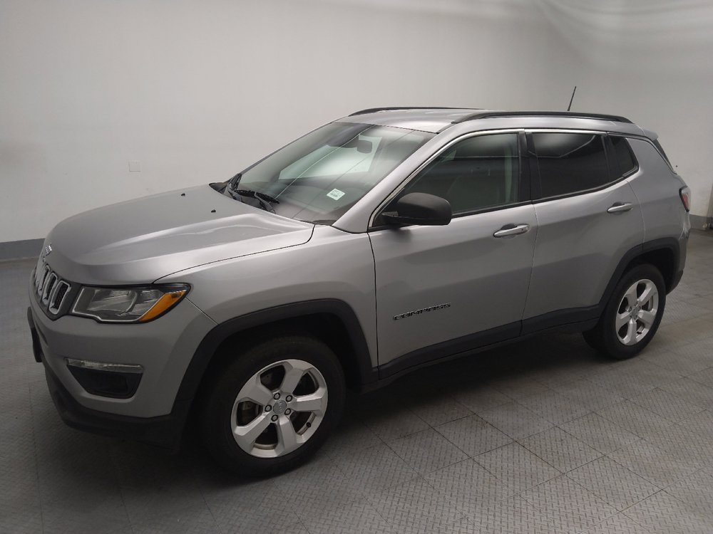 Used 2019 Jeep Compass Latitude w/ Popular Equipment Group AWD/4WD image 2