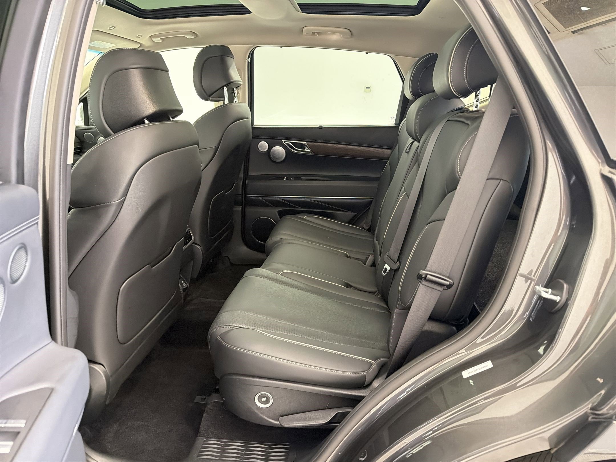 Used 2025 Genesis GV80 2.5T Prestige image 13