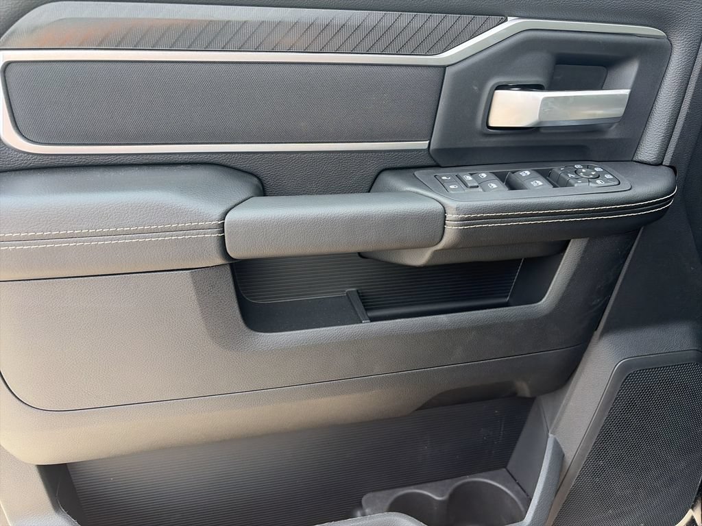 New 2026 RAM 2500 Big Horn AWD/4WD image 17