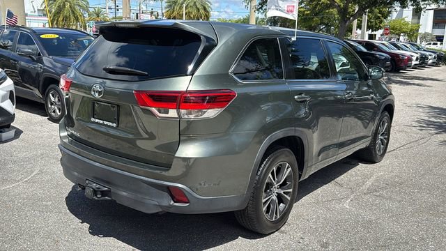 Used 2017 Toyota Highlander LE FWD image 9