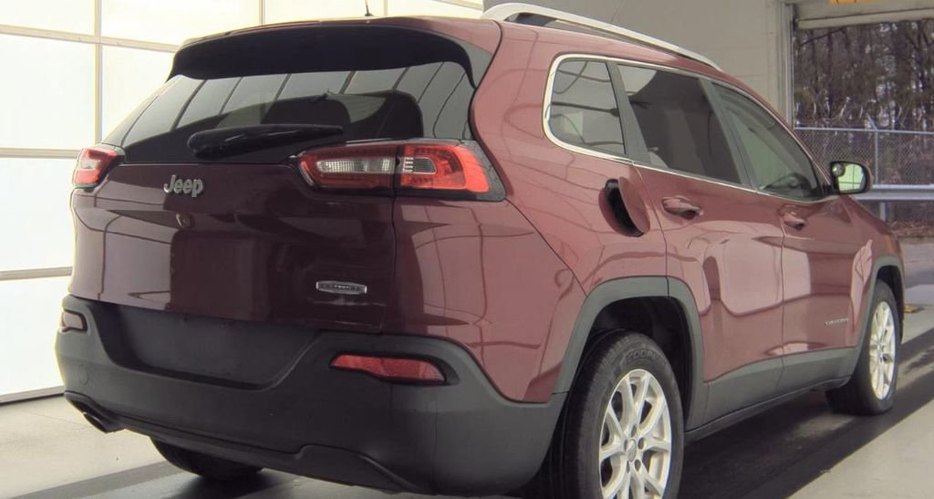 Used 2016 Jeep Cherokee Latitude w/ Comfort/Convenience Group image 3