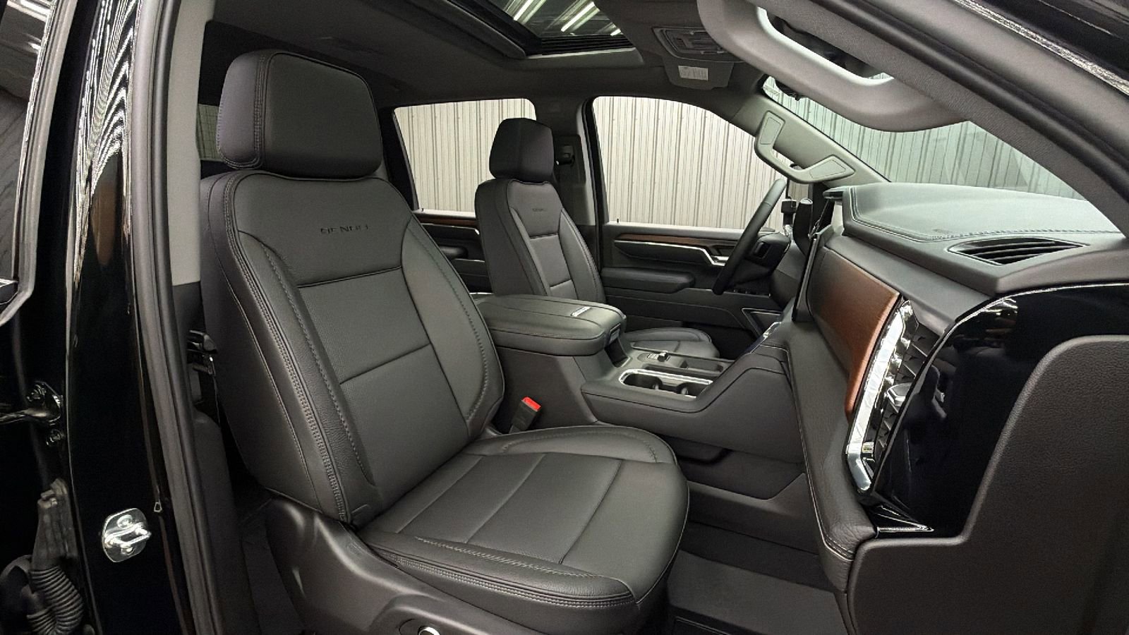 Used 2025 GMC Sierra 3500 Denali w/ Denali Reserve Package image 35