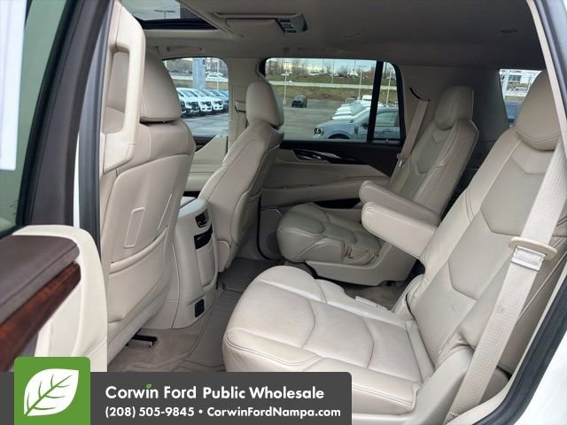Used 2015 Cadillac Escalade Luxury image 12