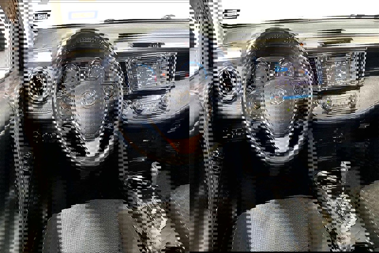 Used 2018 Toyota RAV4 XLE image 14