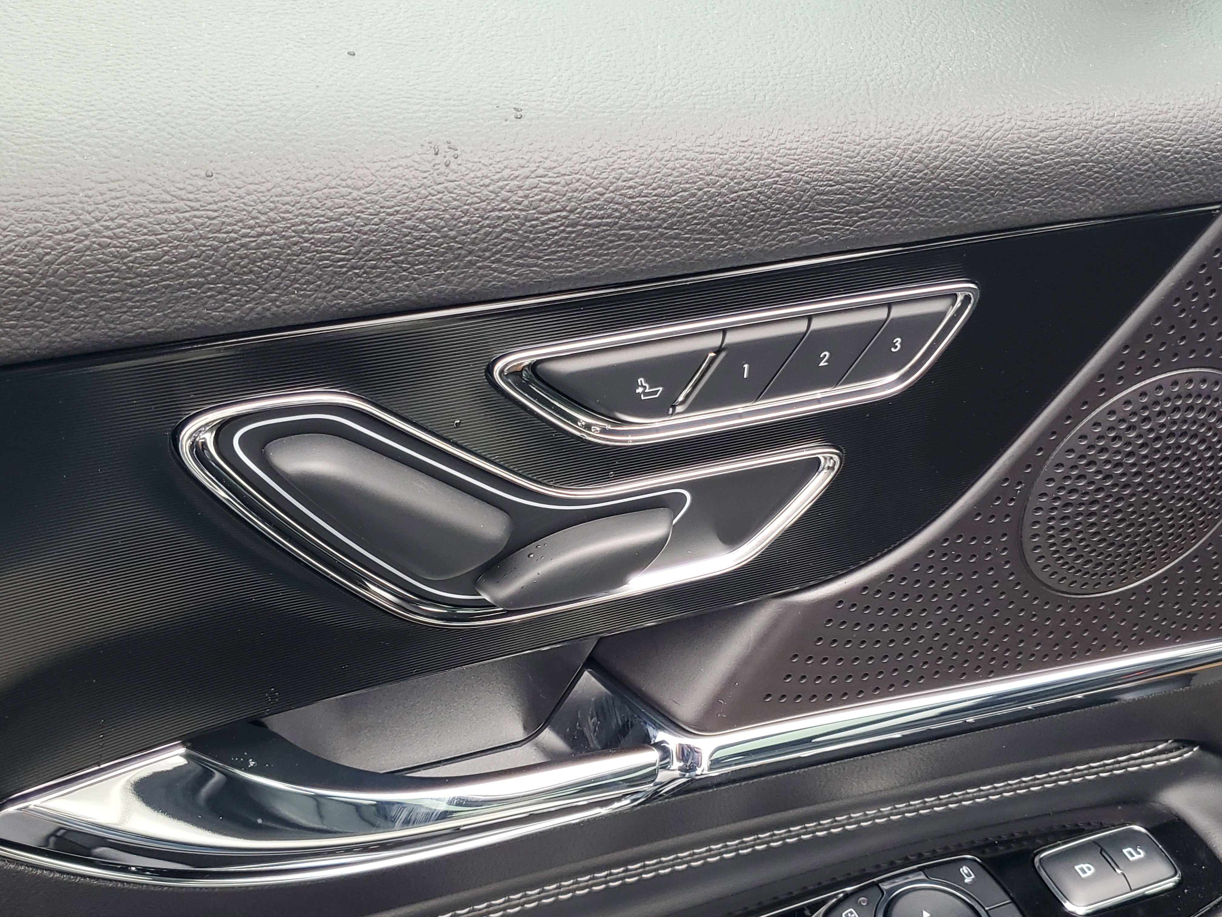 New 2026 Lincoln Corsair Premiere image 8