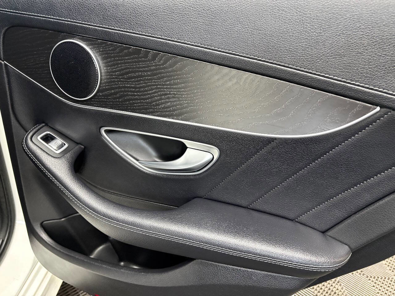 Used 2016 Mercedes-Benz C 300 Luxury image 43