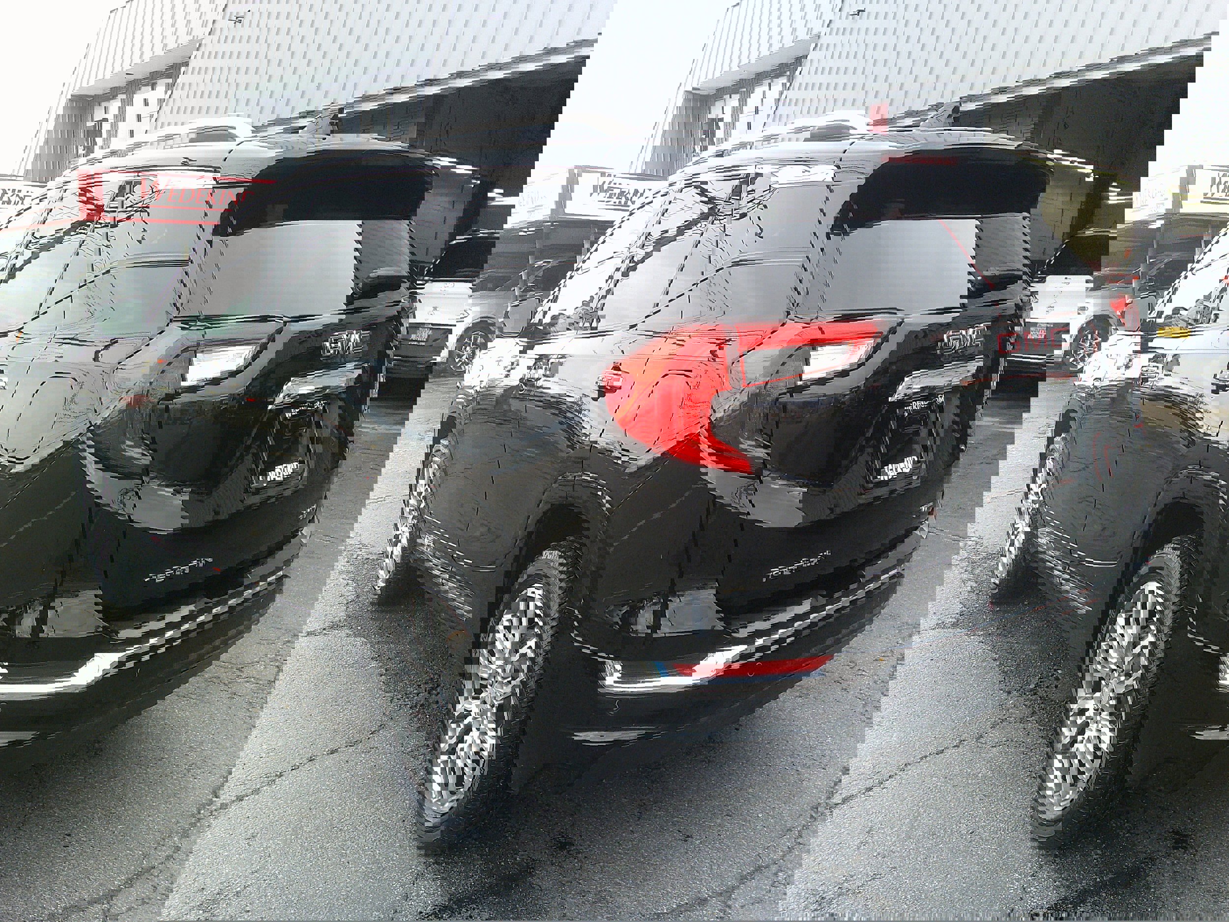 Used 2024 GMC Terrain Denali w/ Denali Premium Package image 3