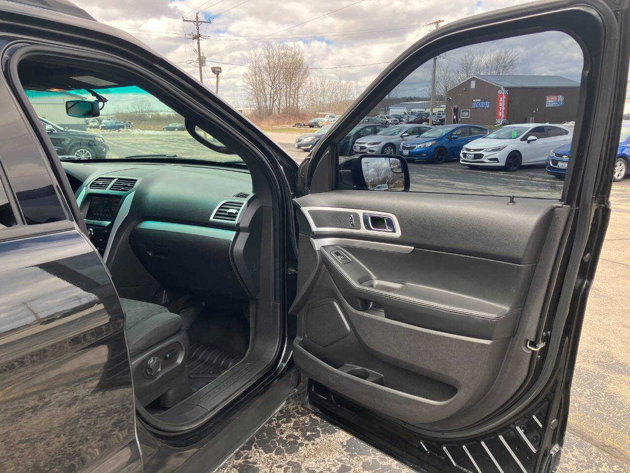 Used 2015 Ford Explorer XLT AWD/4WD image 14