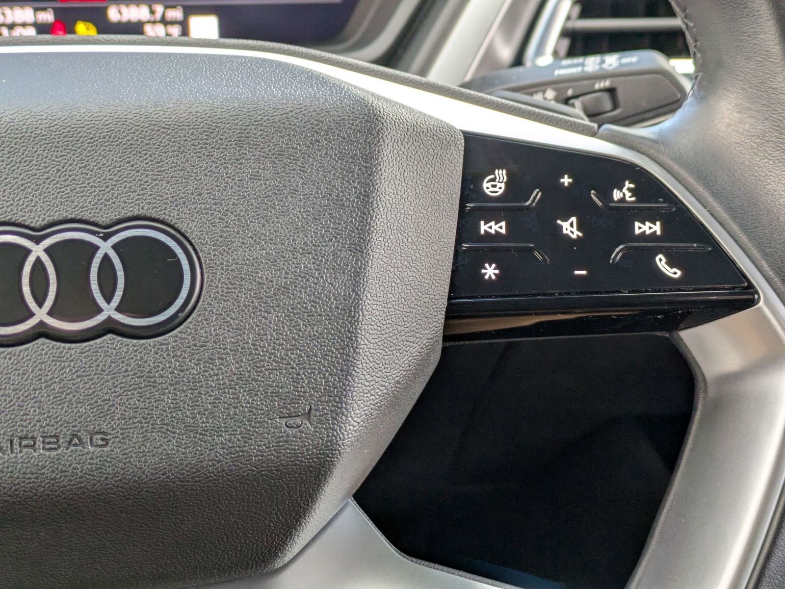 Used 2023 Audi Q4 e-tron Premium Plus w/ Premium Plus image 11