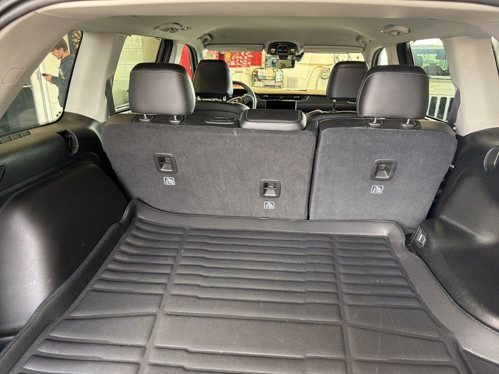 Used 2023 Jeep Grand Cherokee Limited w/ Luxury Tech Group II image 18