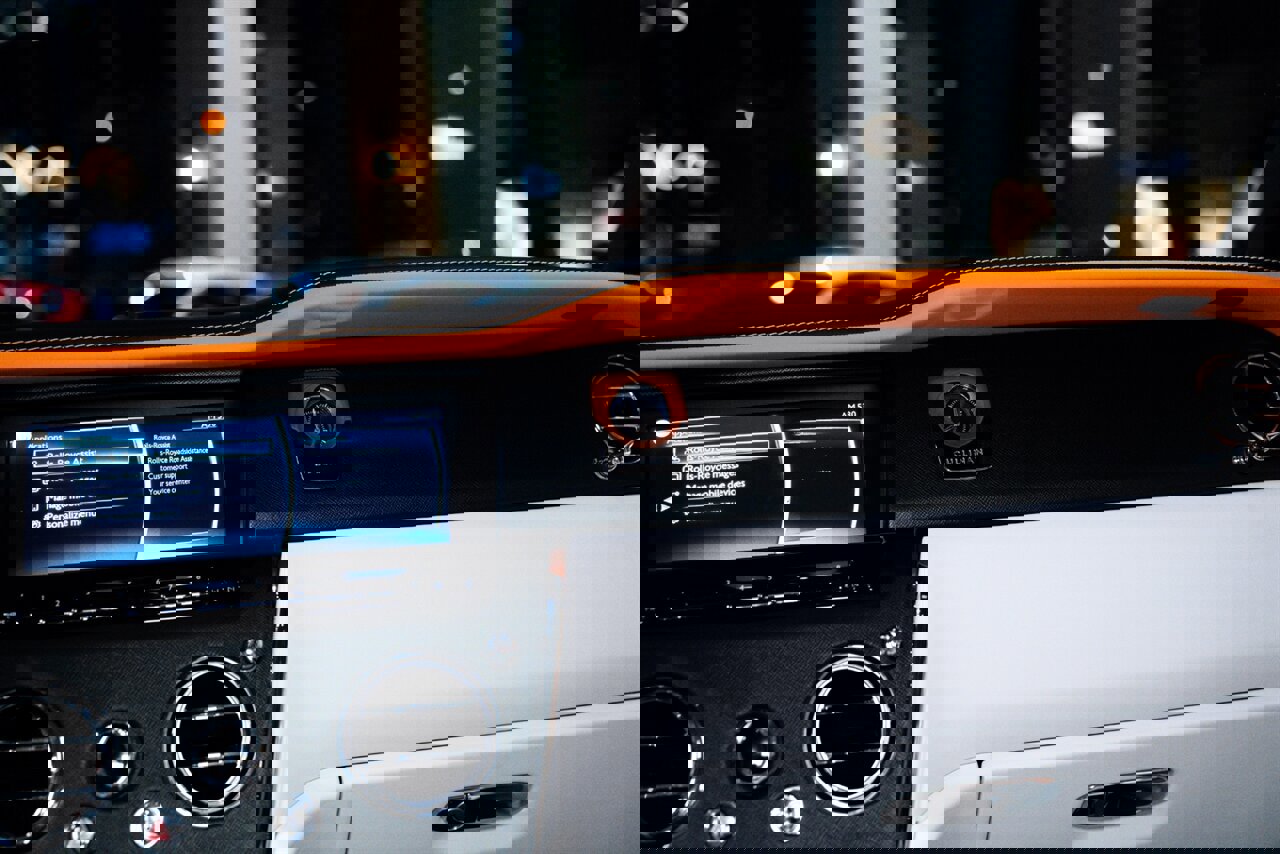 Used 2023 Rolls-Royce Cullinan w/ Cullinan Package image 22