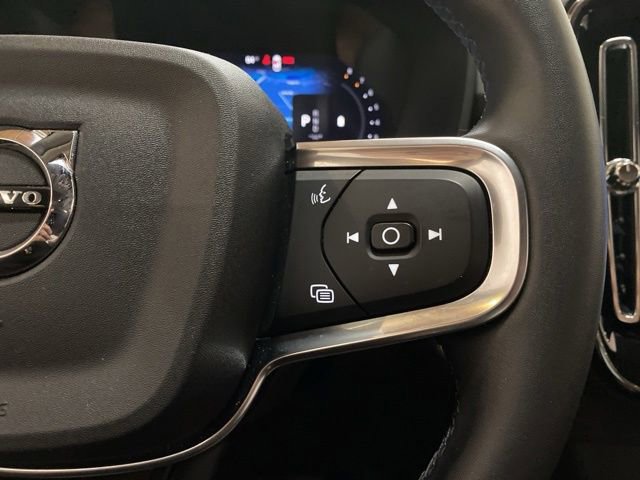 Used 2025 Volvo XC40 B5 Plus AWD/4WD image 40