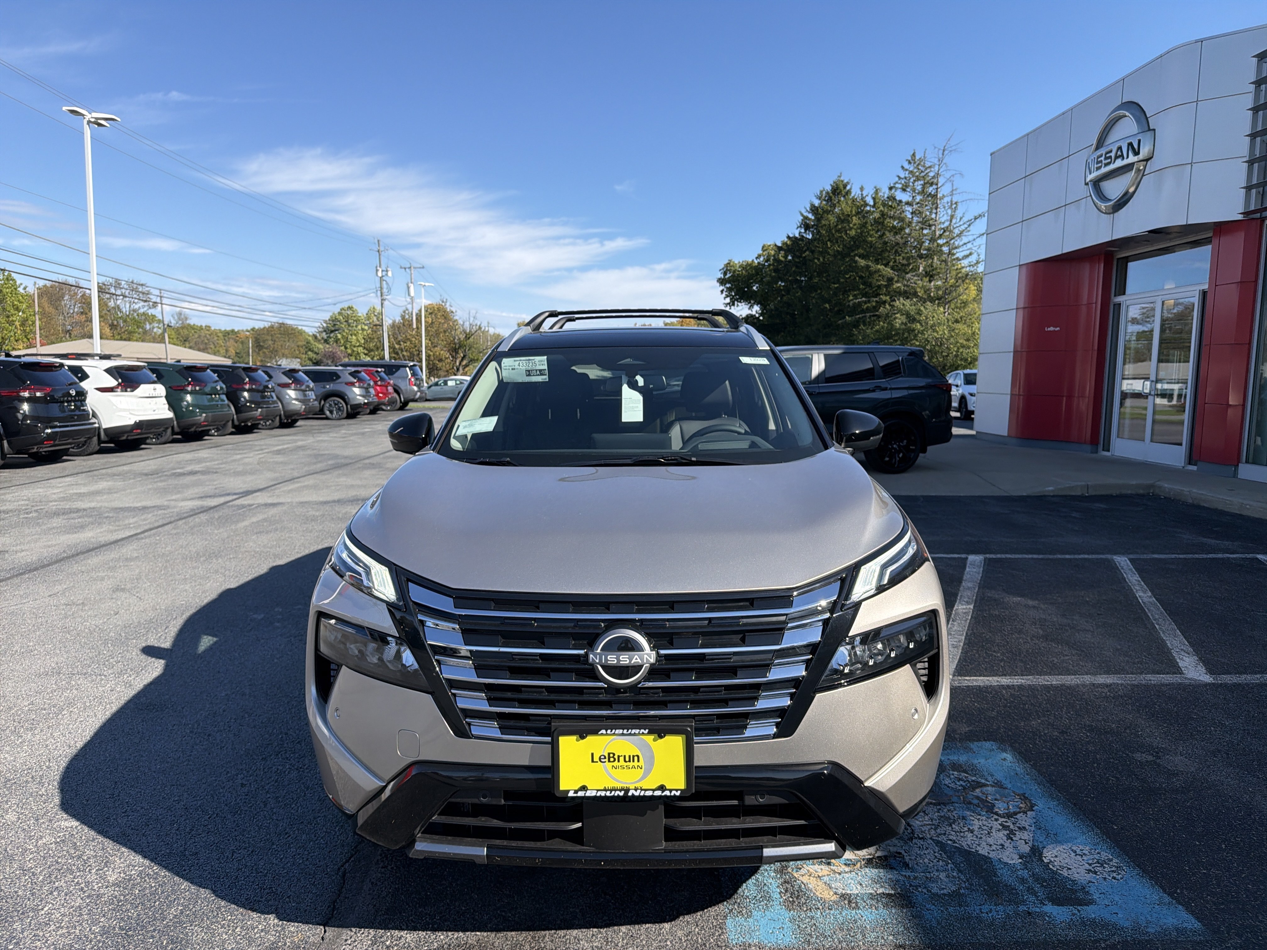 New 2026 Nissan Rogue Platinum AWD/4WD image 2