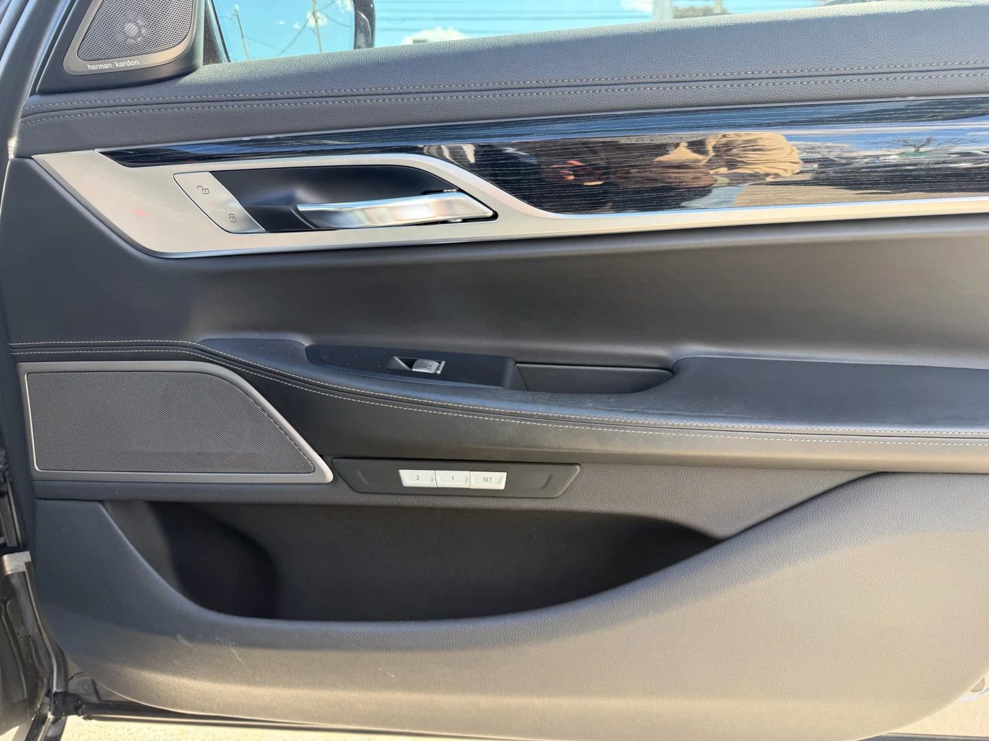 Used 2016 BMW 750i RWD image 16