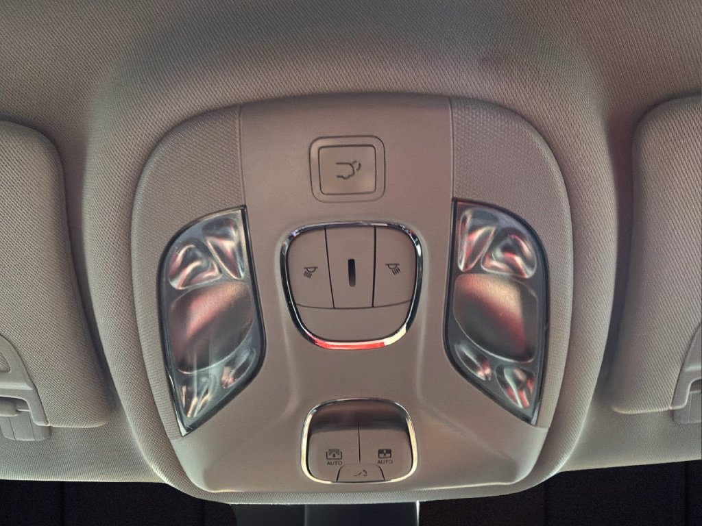 Certified 2022 Jeep Compass Latitude w/ Sun and Sound Group AWD/4WD image 42