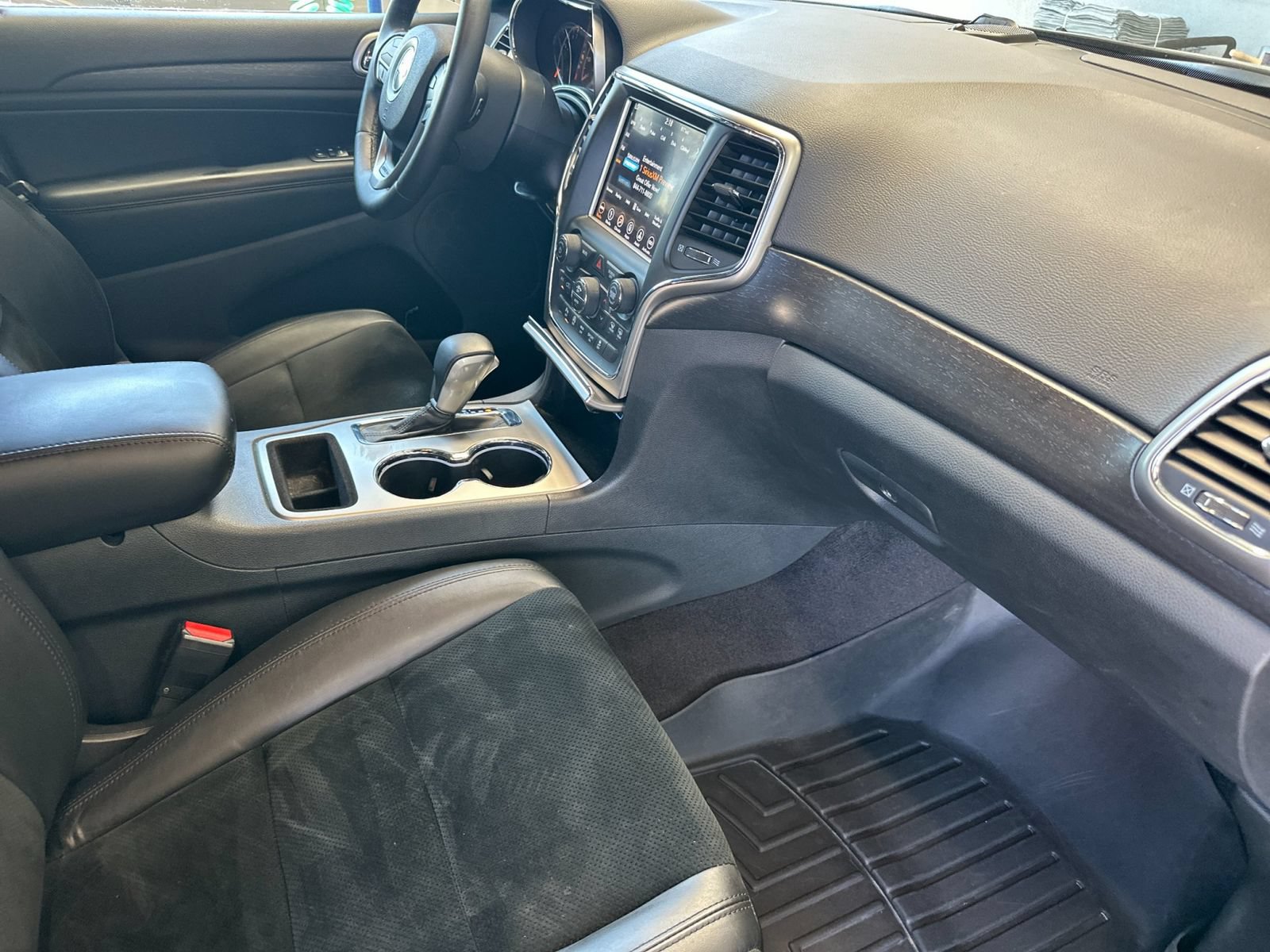 Used 2018 Jeep Grand Cherokee Altitude AWD/4WD image 17