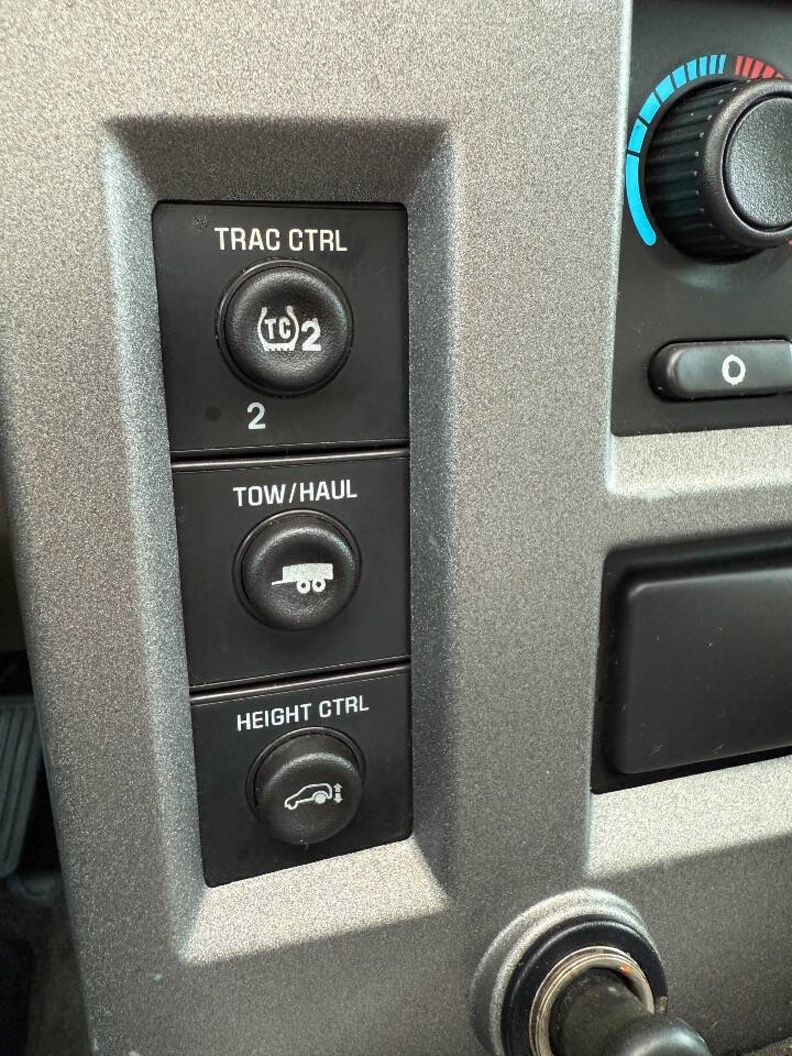 Used 2003 HUMMER H2 w/ Preferred Equipment Group image 16