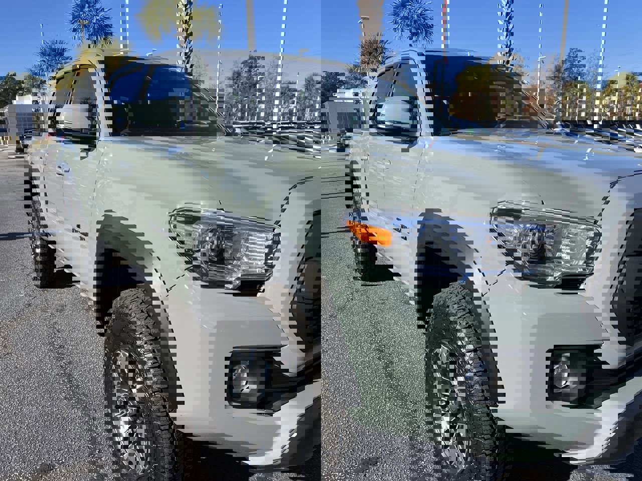 Used 2023 Toyota Tacoma TRD Off-Road image 2