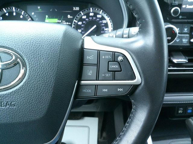 Used 2022 Toyota Highlander XLE AWD/4WD image 15