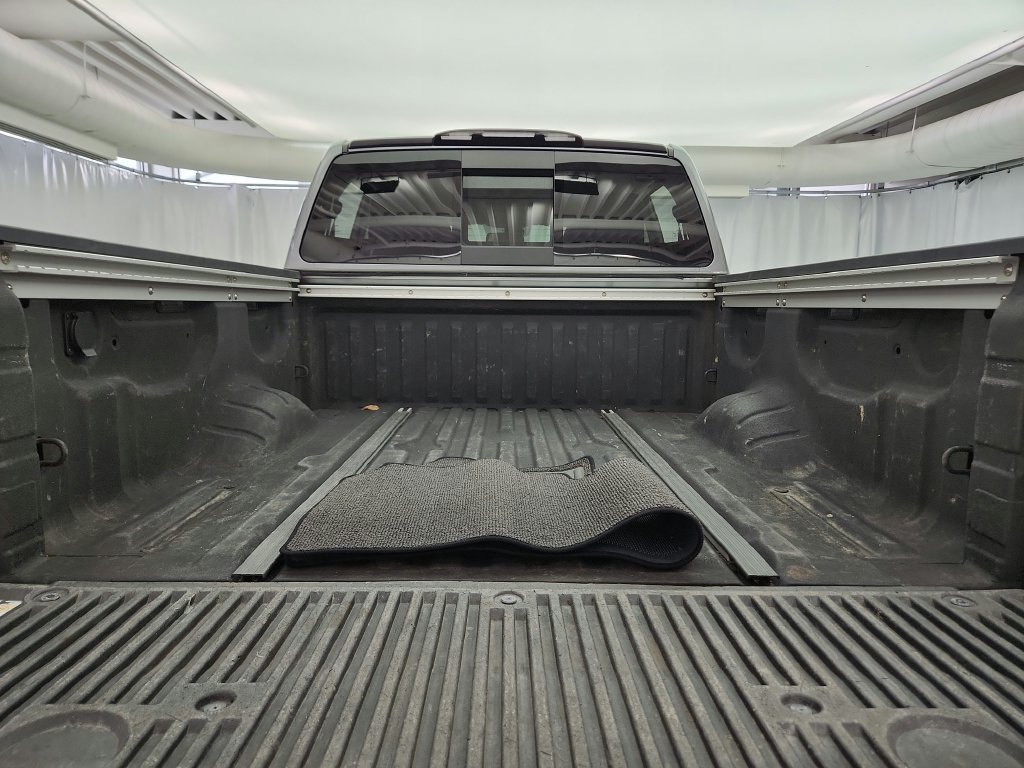 Used 2019 Nissan Titan SV w/ SV Convenience Package AWD/4WD image 31