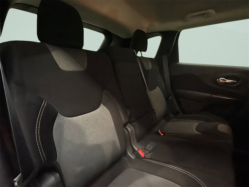 Used 2014 Jeep Cherokee Latitude w/ Comfort/Convenience Group image 9