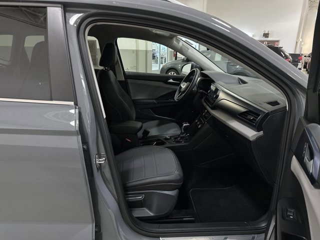 Certified 2022 Volkswagen Taos SE image 36