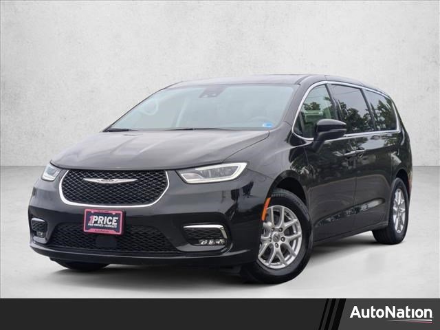 Used 2023 Chrysler Pacifica Touring-L FWD image 1