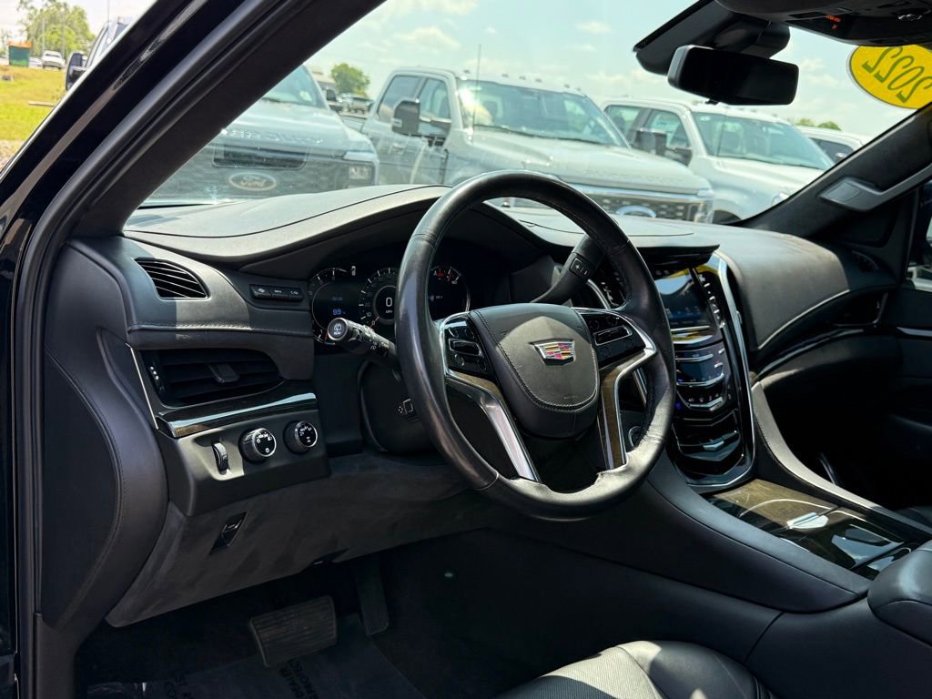 Used 2020 Cadillac Escalade Platinum AWD/4WD image 4