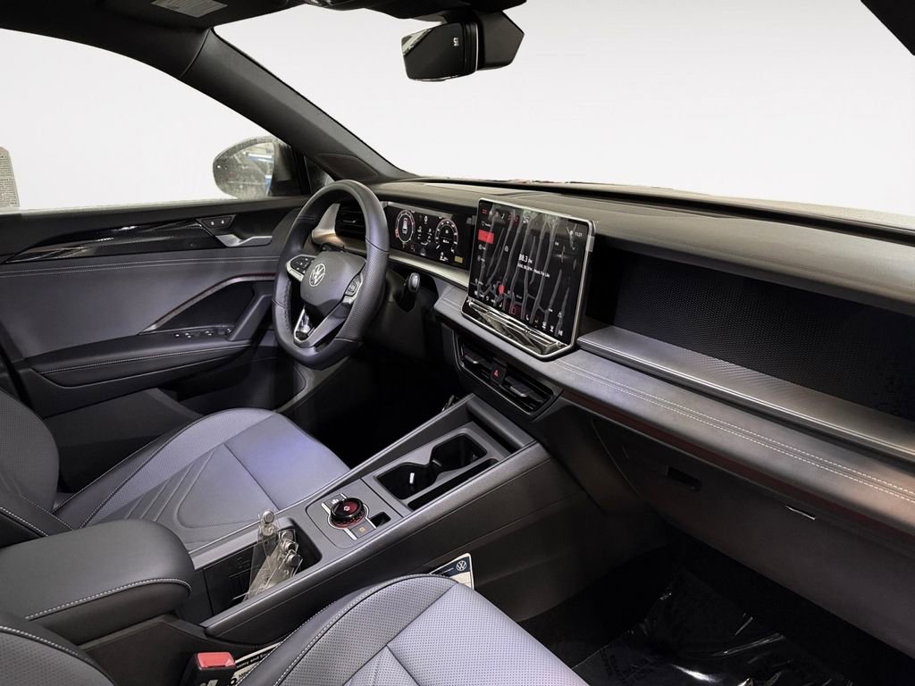 New 2026 Volkswagen Tiguan SE R-Line FWD image 9