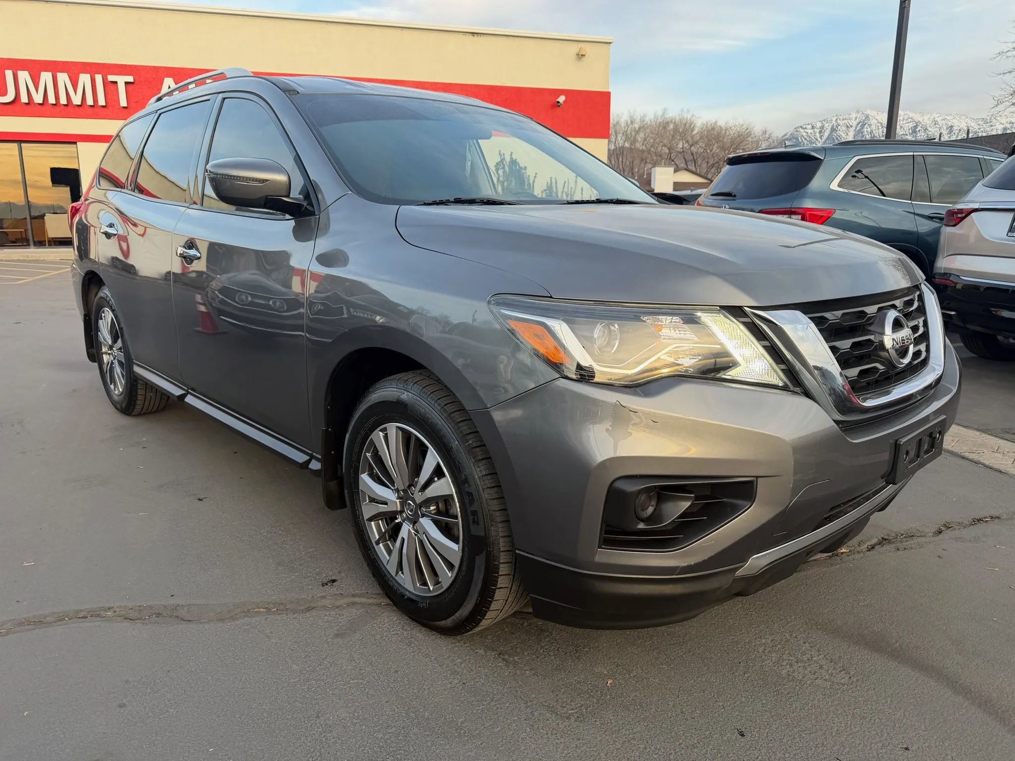 Used 2020 Nissan Pathfinder S image 3