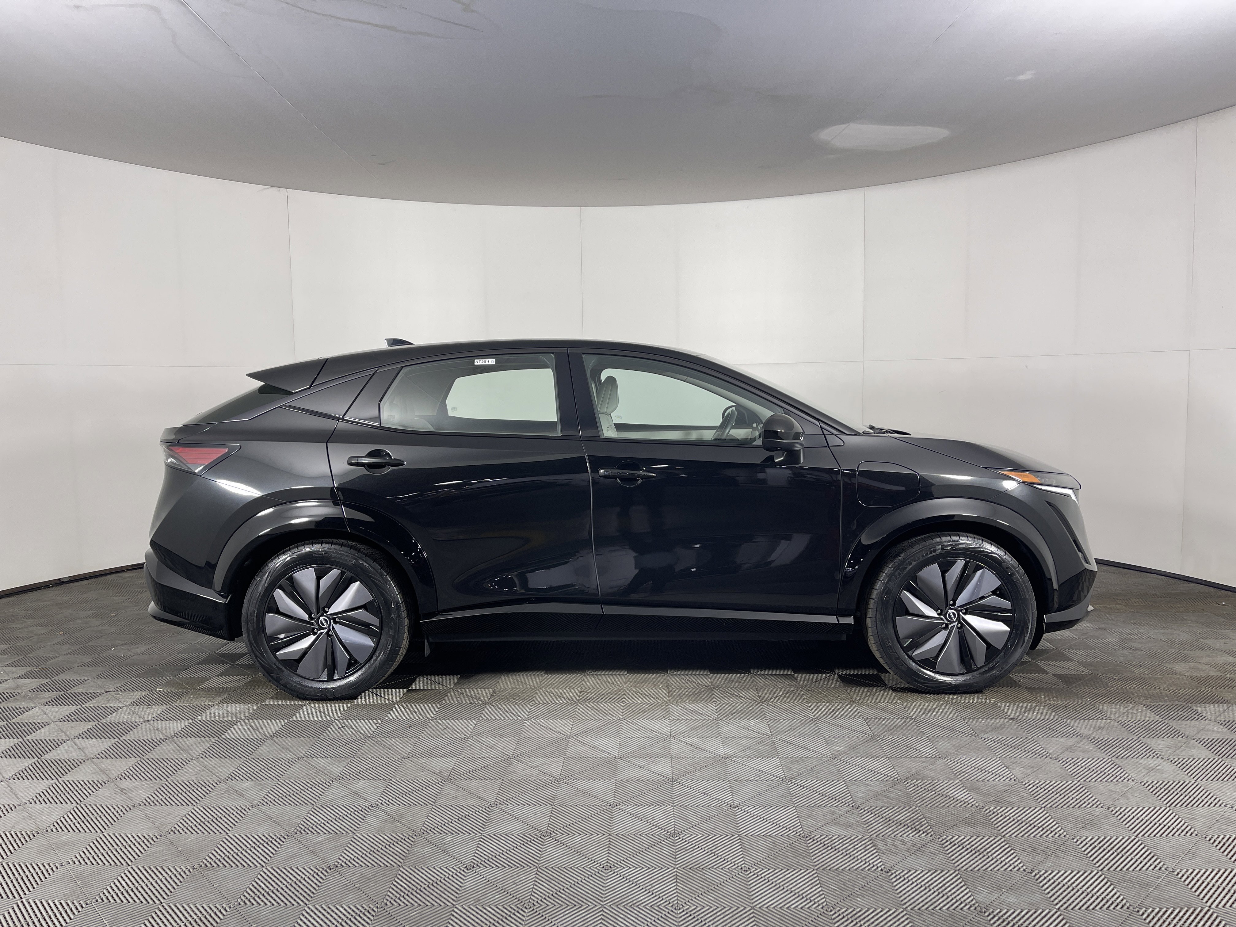 Used 2023 Nissan Ariya AWD image 5